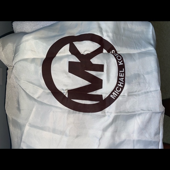 Michael Kors Bag - Picture 7 of 9